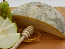 Load image into Gallery viewer, Caciocavallo di Grotta - Agriturismo Parco Verde