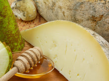 Load image into Gallery viewer, Caciocavallo di Grotta - Agriturismo Parco Verde