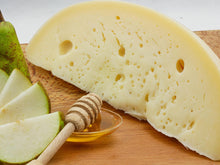 Load image into Gallery viewer, Caciocavallo Podolico - Agriturismo ParcoVerde